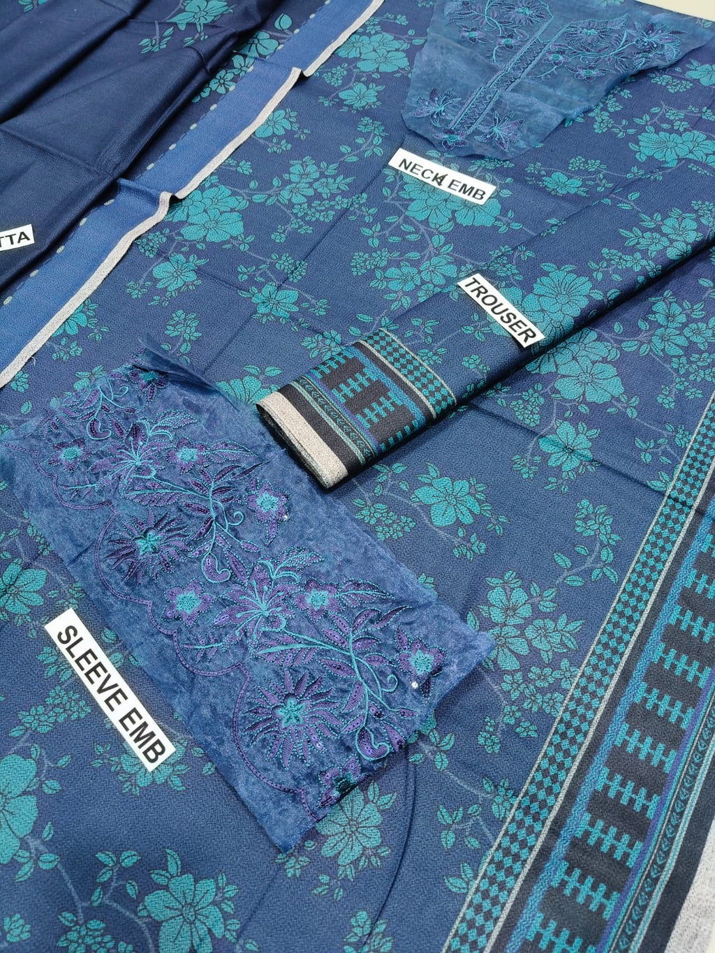 Baroque Dhanak Embroidered 3 Piece suit